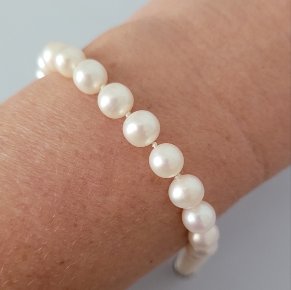 LAGOS "Luna" Sterling Silver White Pearl Bracelet - Picture 3 of 6